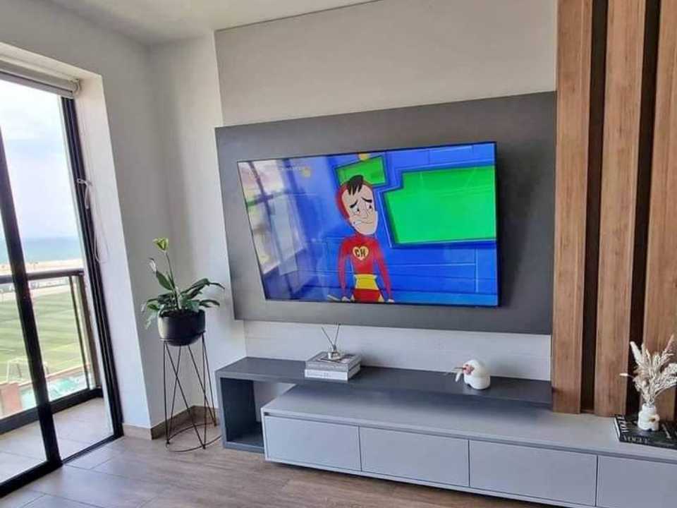 Instalación de rack para TV 65 pulgadas